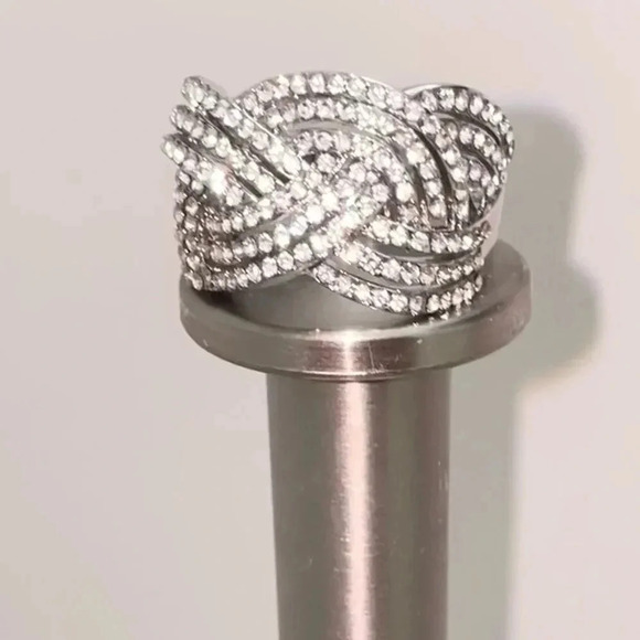 WOVEN KNOT SILVERPLATED RHINESTONE STRETCH RING SIZE 8 - Picture 7 of 7